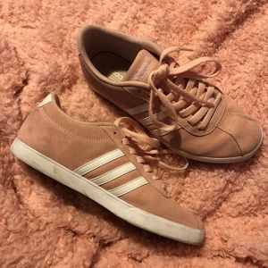 Adidas courtset sneaker in blush/white